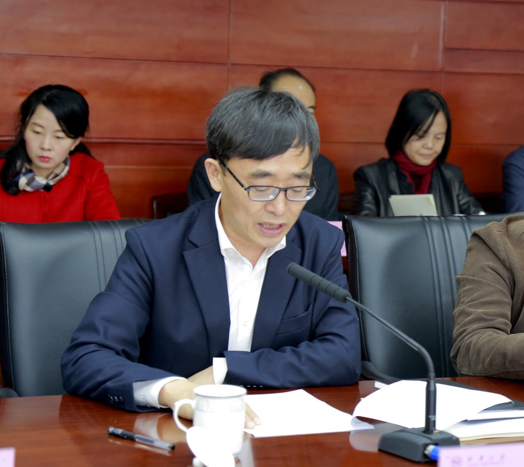 校长刘清友对学校自评报告作补充说明