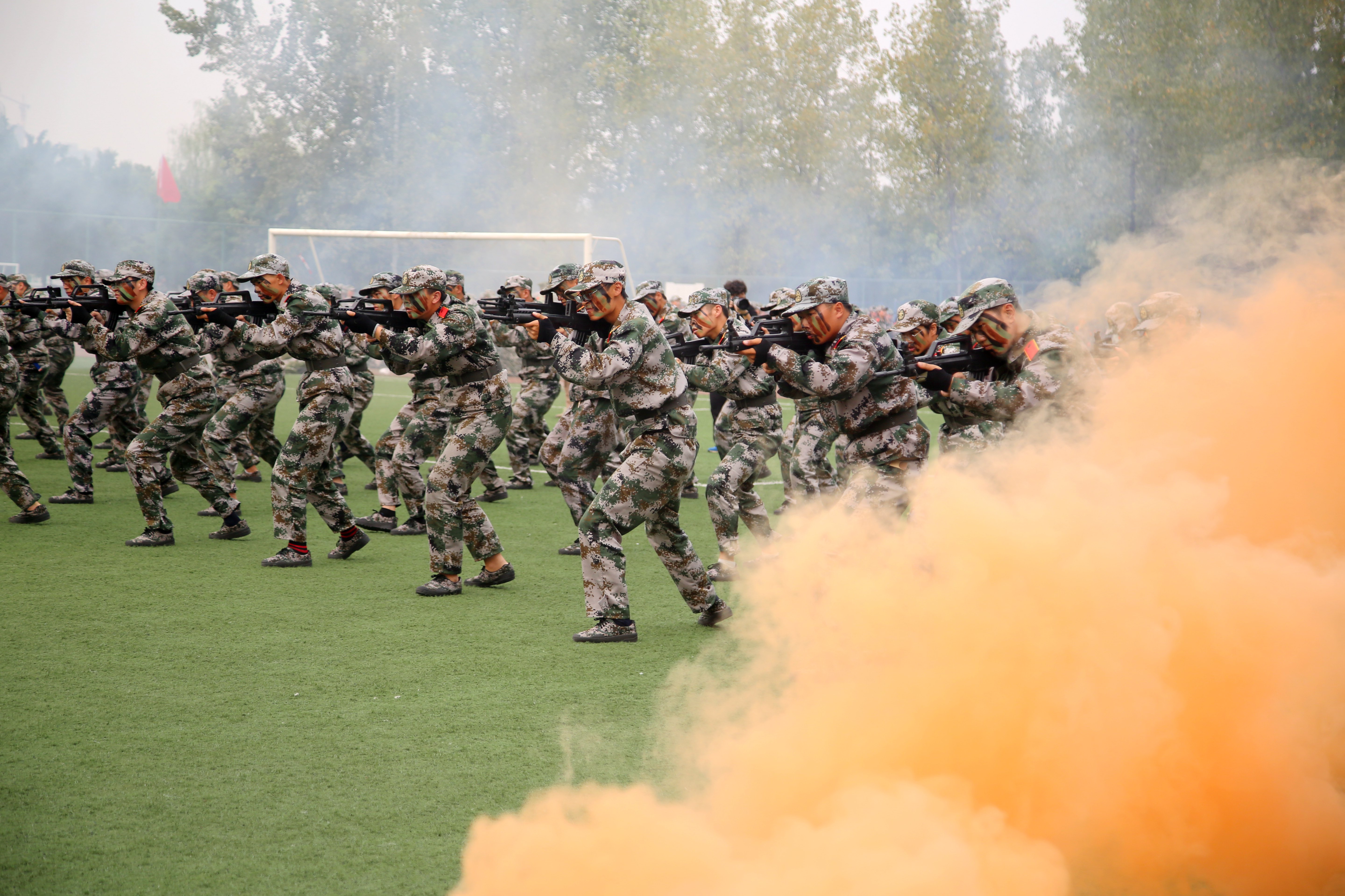 西华大学举行2019级军训结业典礼