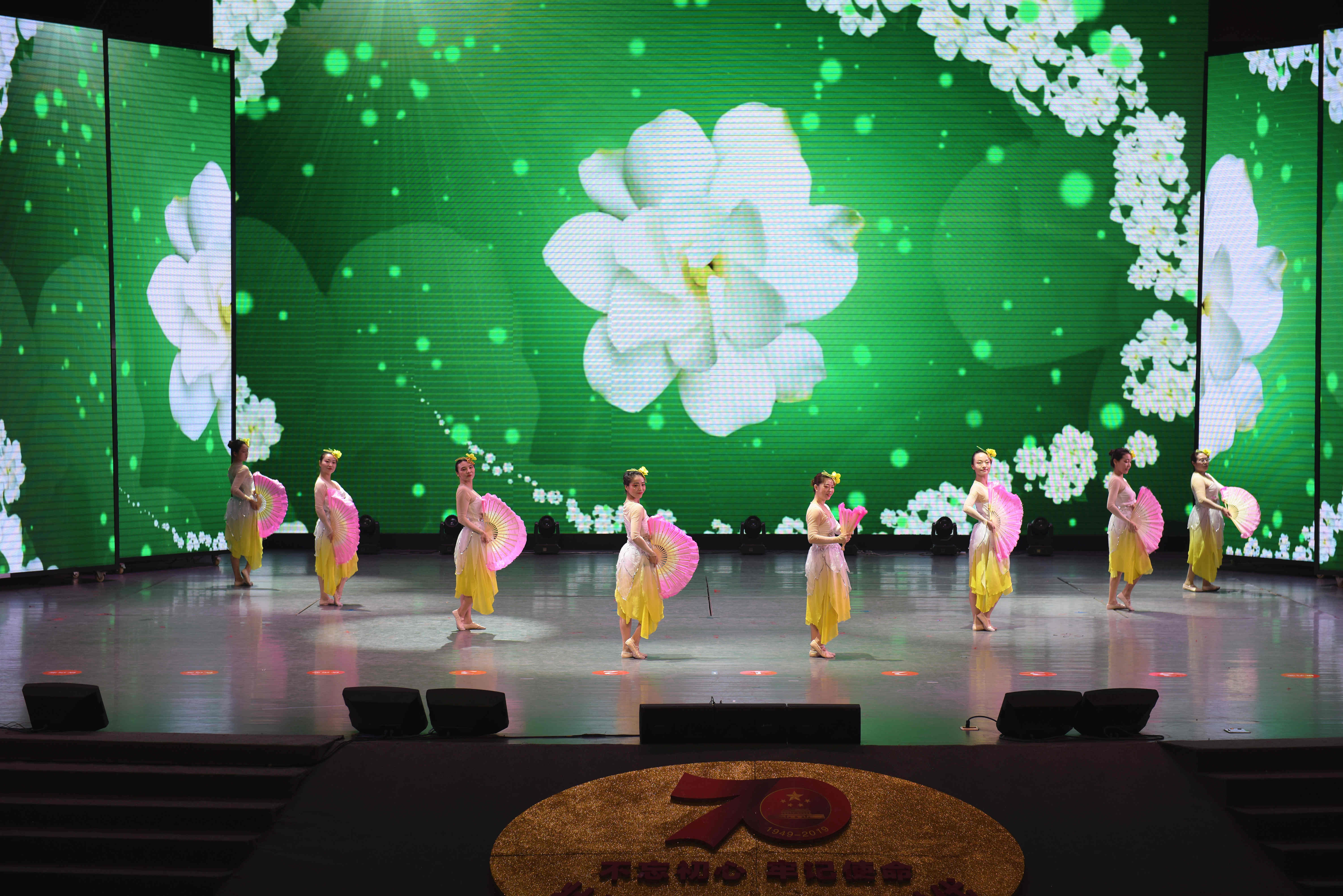 外国语学院舞蹈《那时花开》