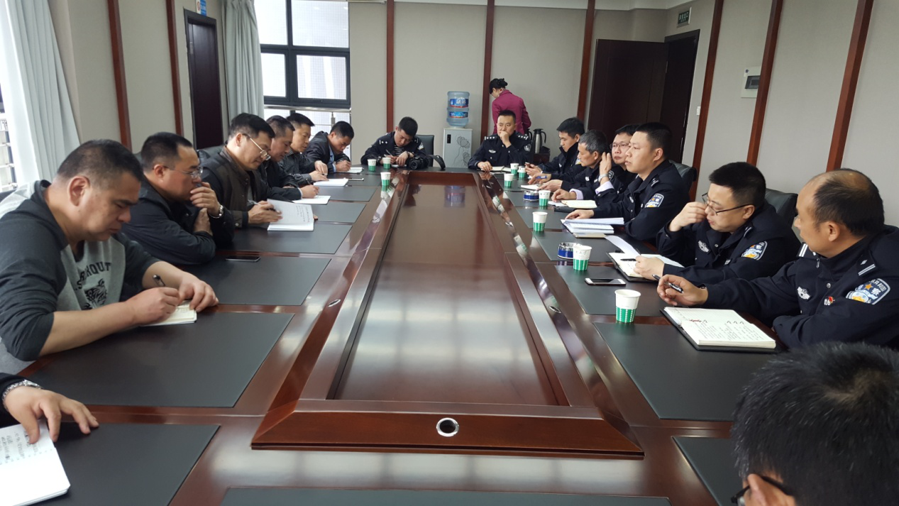 陈召平对曾邦建一行来校现场考察办公表示欢迎和感谢,希望在区委与